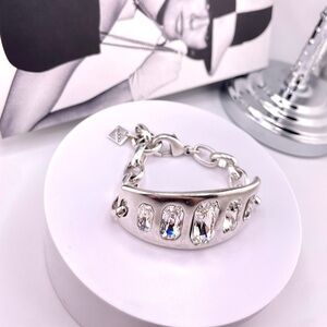 Silver plated chain bracelet with central plaque with five